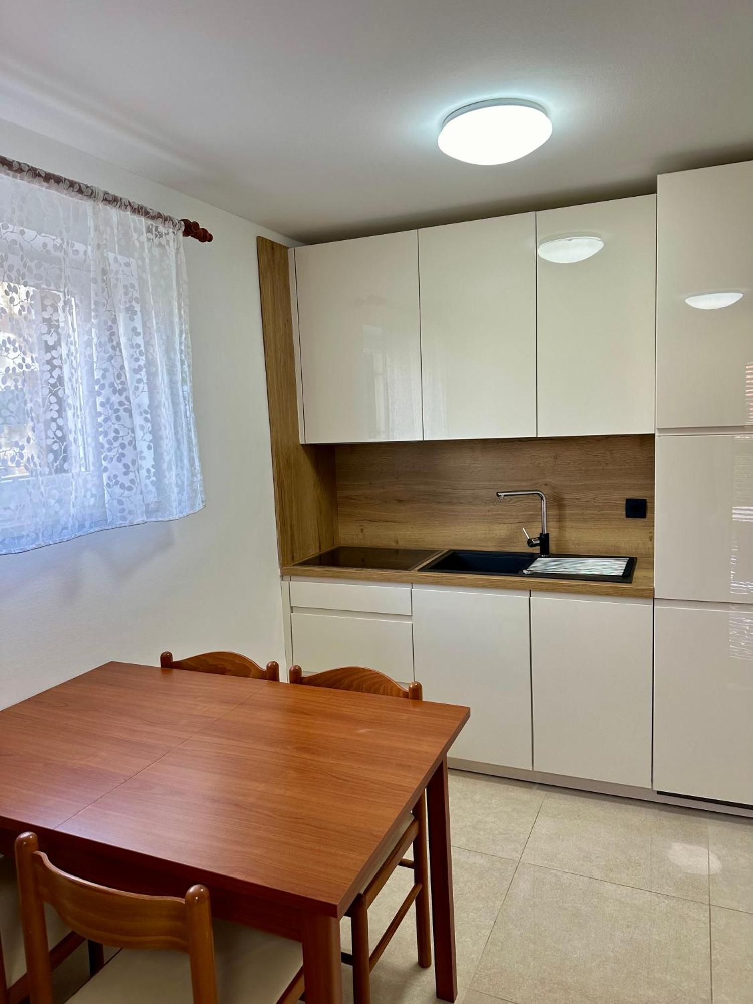 Apartment Sara Njivice Exterior foto